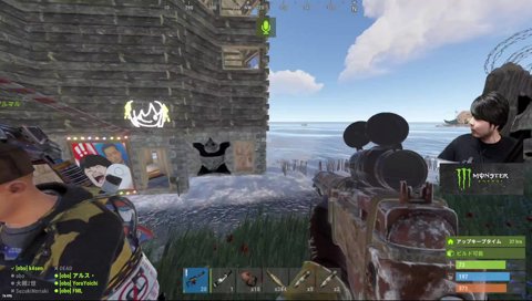 口からギターを弾く男UK