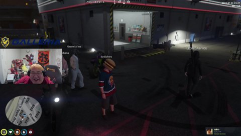 暴れるバイクに必死に堪えて乗る蛇足のじじい