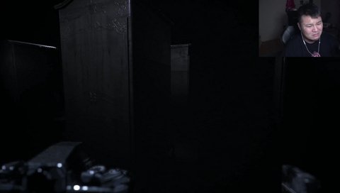 怖すぎて逃げて泣くマザー