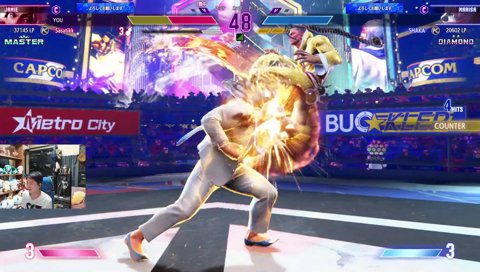 酒を吹き出すヤマ