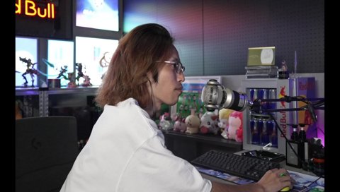 「なんでValoしてんだ…」