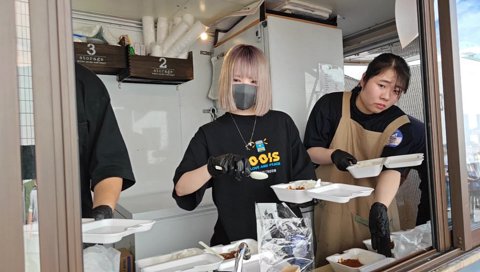 カレーの感想を伝えに来た釈迦