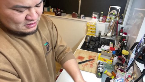 マザーの前で踊るマザー