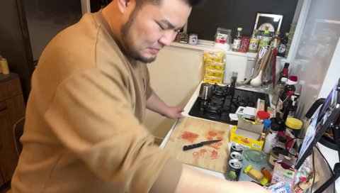 部屋の前に謎の紙袋