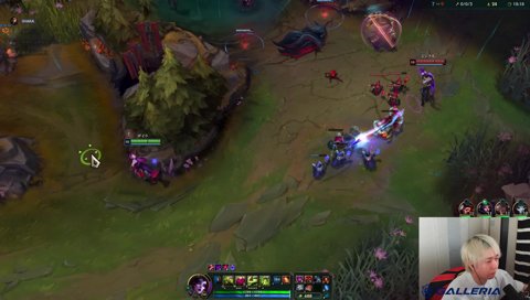 無意識にキャノンを殴ってしまう