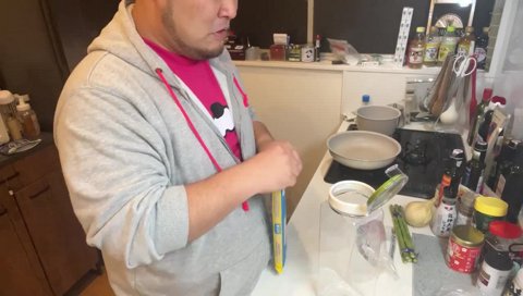 ニンニクは、いつも足元に転がってます