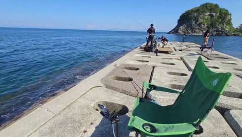 おっとっとを食べるSasatikk