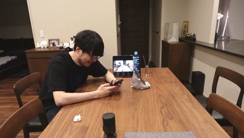 あやちゃんの壁紙にイタズラするk4sen