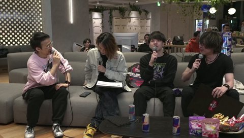 後ろで楽しそうなスタらい