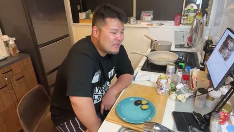 人前に立つ女性とのお付き合いは大変