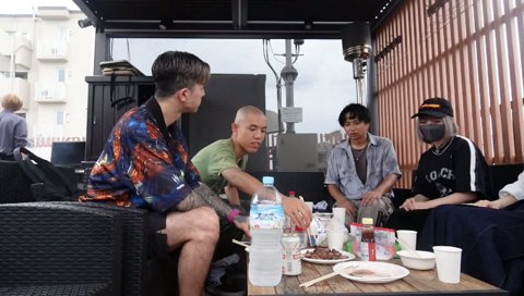 茶髪と金髪の間くらいの小さいおじさん