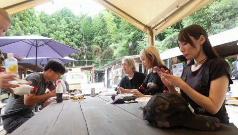 とめる顔バレ対策でみんなとカレーを食べれない