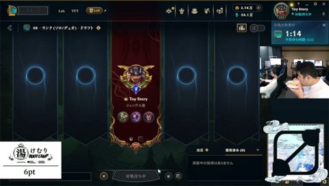 隣の森を見ながら飯