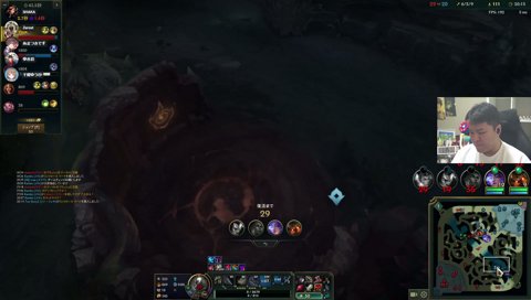 試合中にコメントするセロスさん