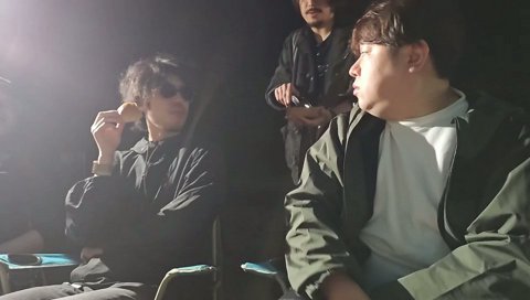 🦐を殻ごと食べるしゃるる