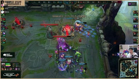 ネクサス前でカサンテに触られる神楽めあ