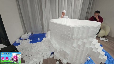 朝6時の白ストレッチマン