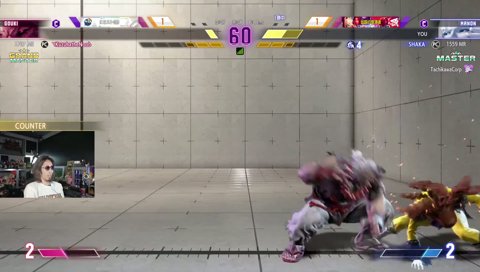 君は一体何者なんだ