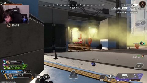 ジャンパに阻まれるたかちゃん