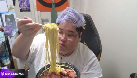 スパゲッティの小屋で頼んだ化け物カルボナーラを食す