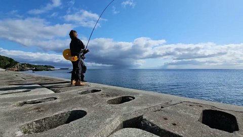 釈迦さん、泳がせ釣りで　イナダ（ブリのちいさいやつ）釣る。