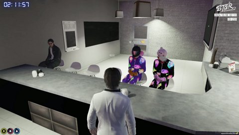 想像しながらハンドスピナーを回すひなちゃん