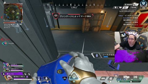 先ずは雑談アニモから謎のダンボールきた